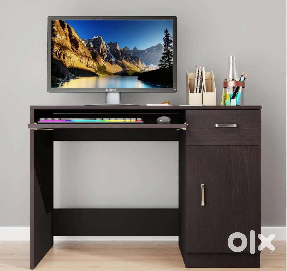 Wooden computer table