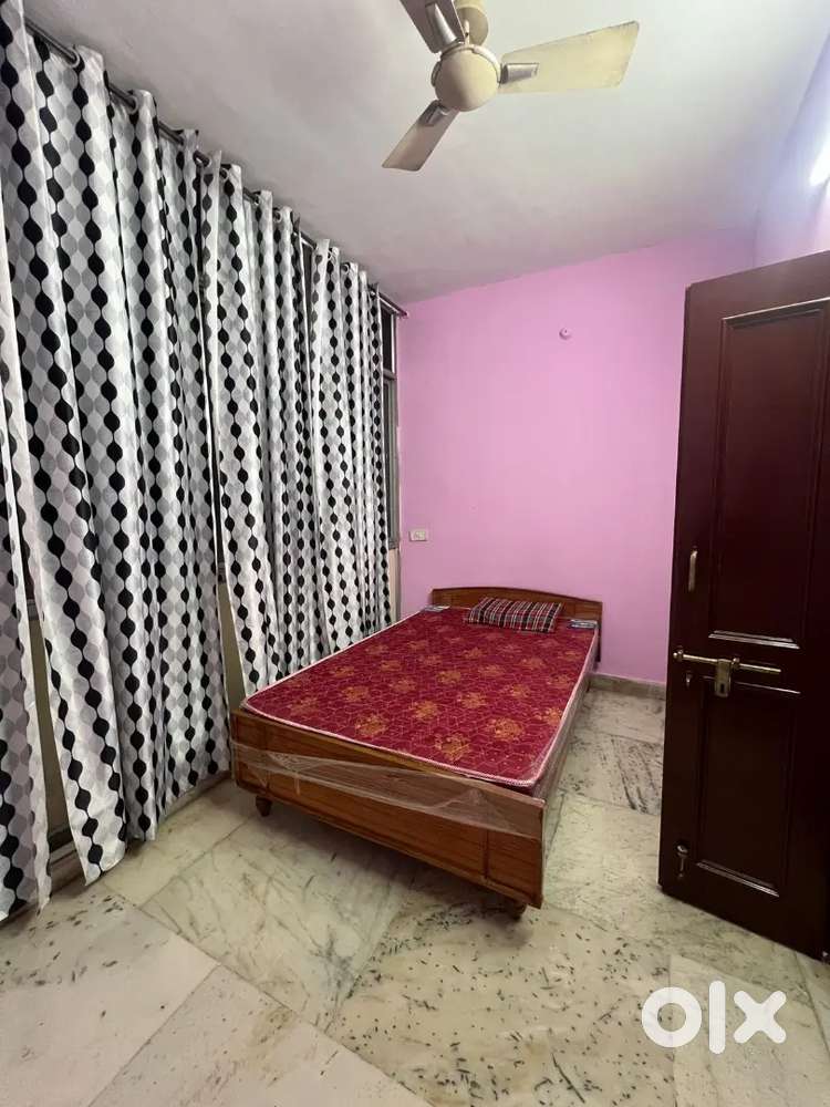 Roommate required male/ female
