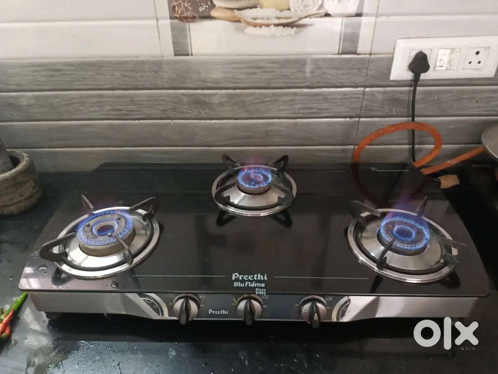 Preethi Blu flame 3 burner gas stove toughened glass top