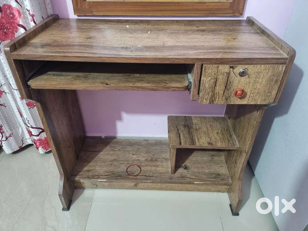 Brand new Computer table and chair