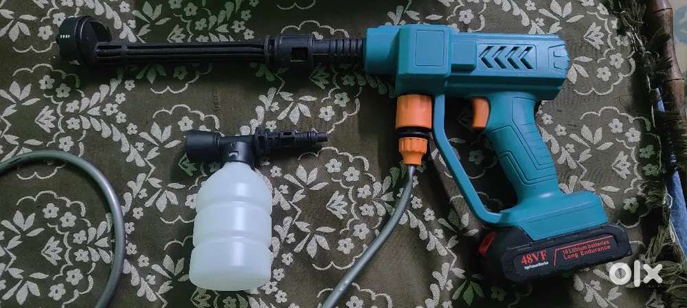 Portable Pressure Washer with 2 Batteries + Charger – Good Condition