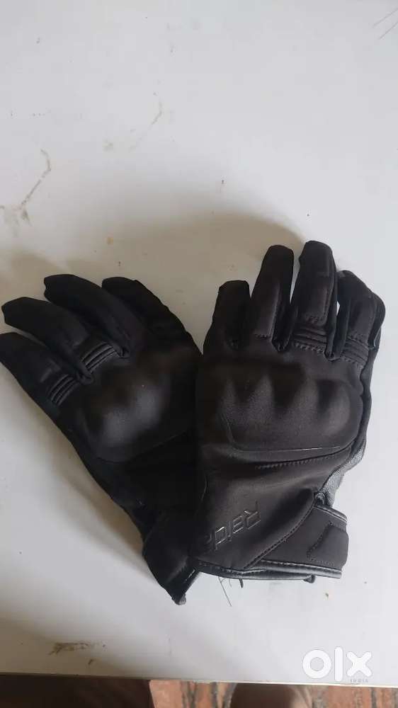 Riding gloves