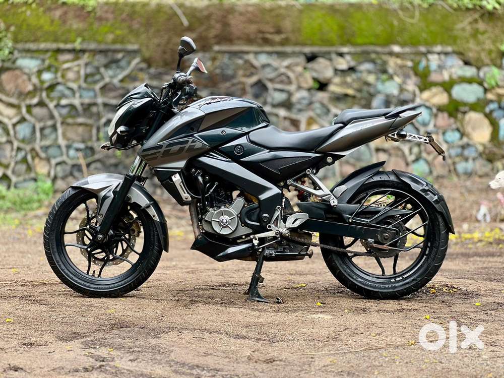 BAJAJ PULSAR NS 200 bs4 MODEL MINT CONDITION