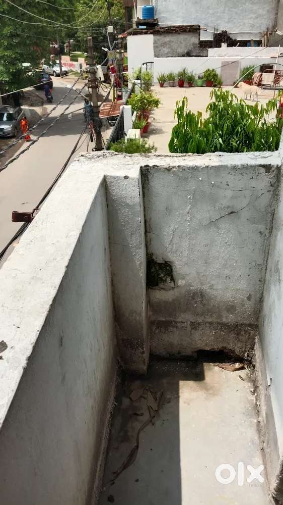 Small Independent room for female