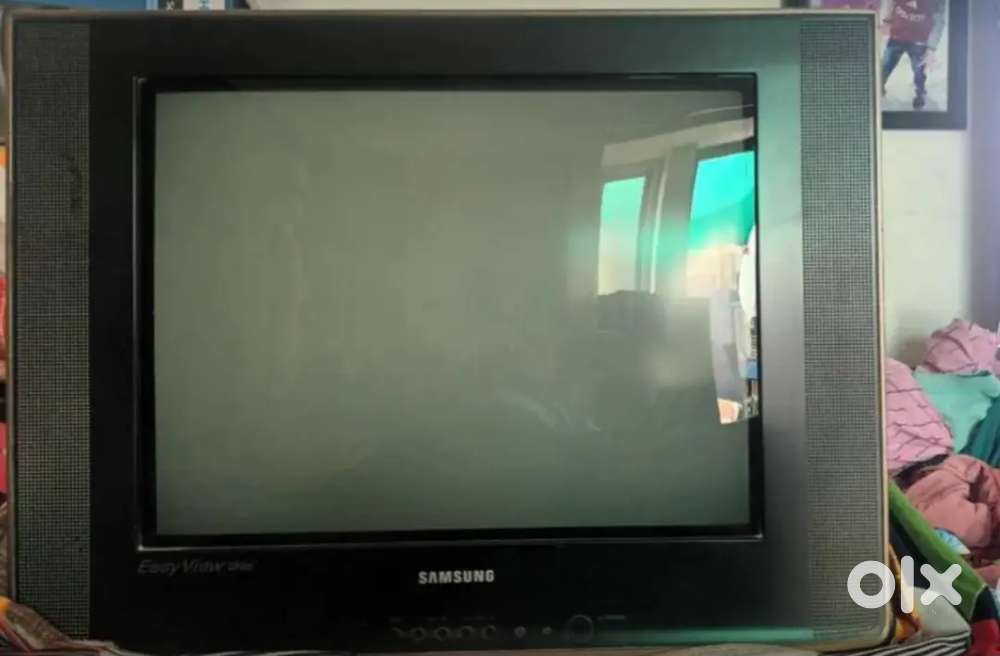 Samsung colour TV 32 inches and car boofer.