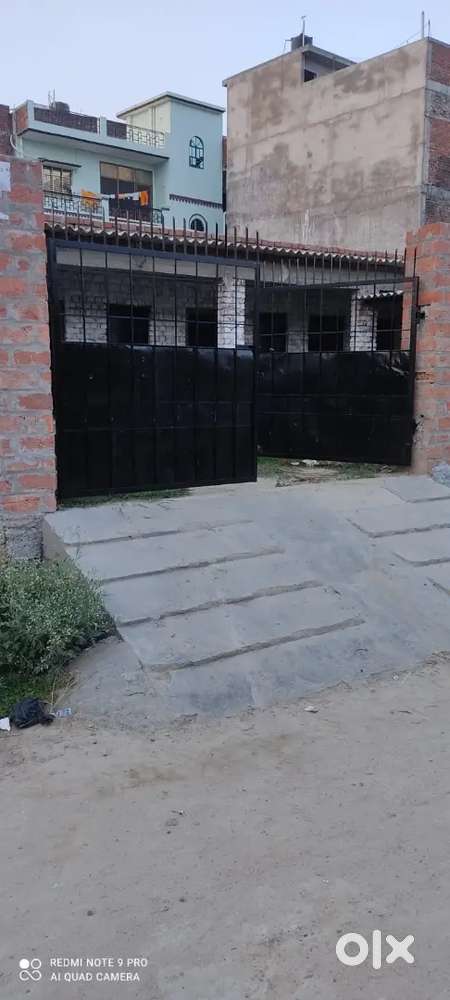 टीन शेड वाले कमरे किराये के लिए