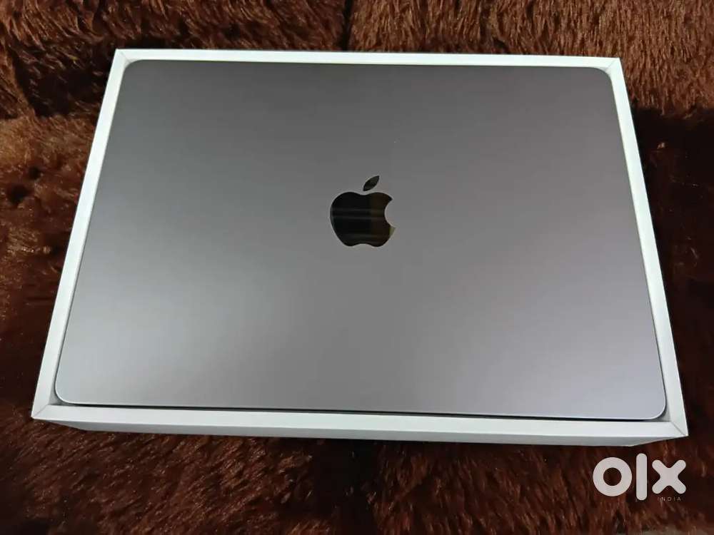 MacBook M2 Air 8GB/ 512GB in MINT CONDITION