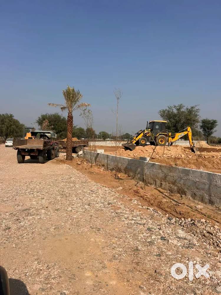 महिंद्रा SEZ के पास कॉर्नर प्लॉट 97 गज  का