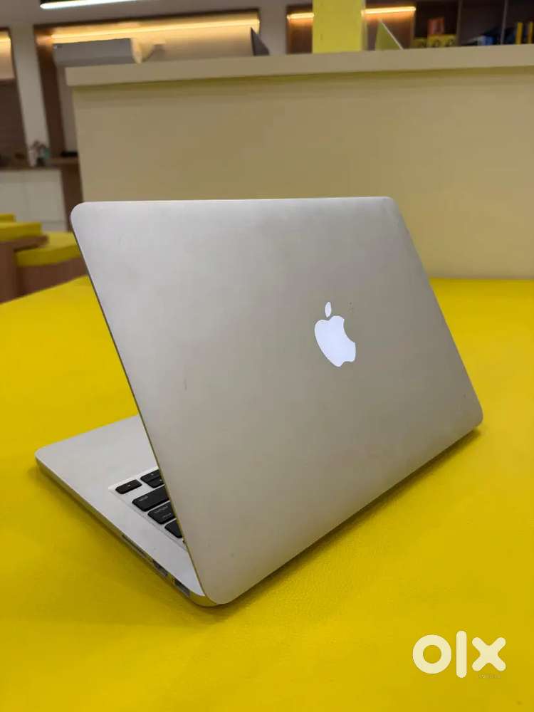 Apple Core i5 - 5th Generation
8GB Ram
128GB Flash Drive