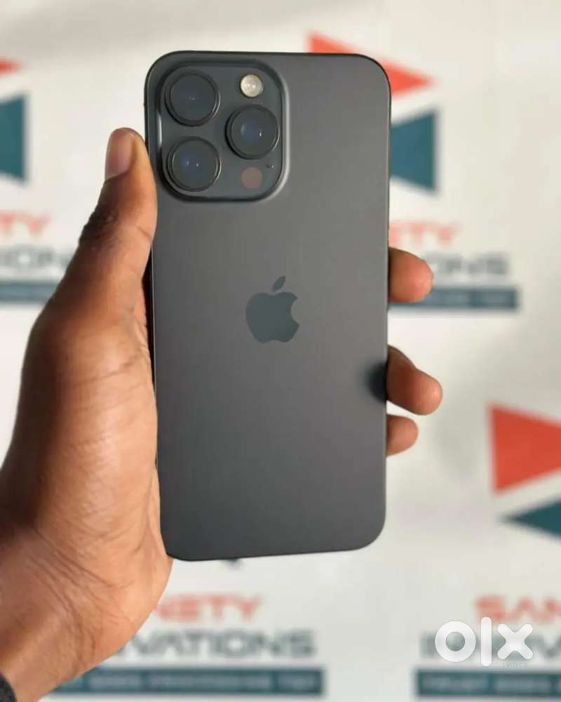 Apple Iphone 15 pro max /128 gb under warranty