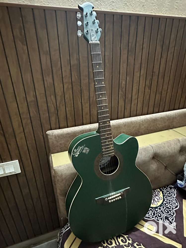Guitar is in very good condition…