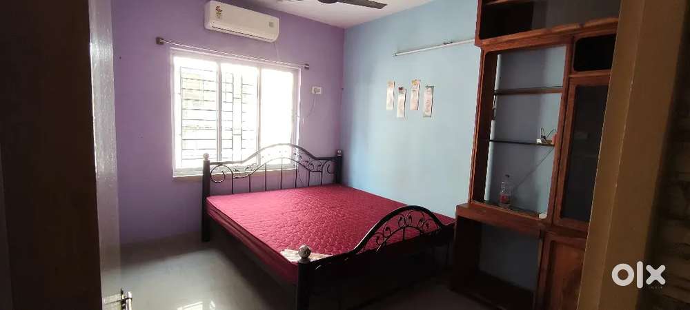 Furnished 2BHK in Complex Directly from Owner