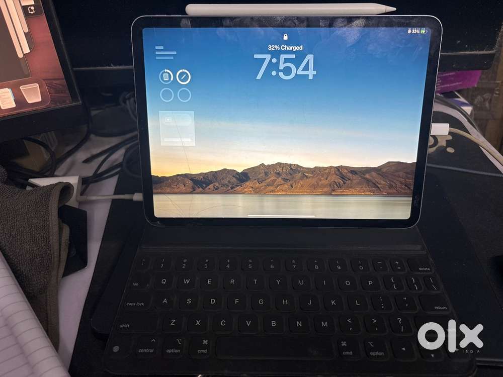 iPad pro 11 2018(broken)  keyboard Folio  Apple Pencil 2nd Gen
