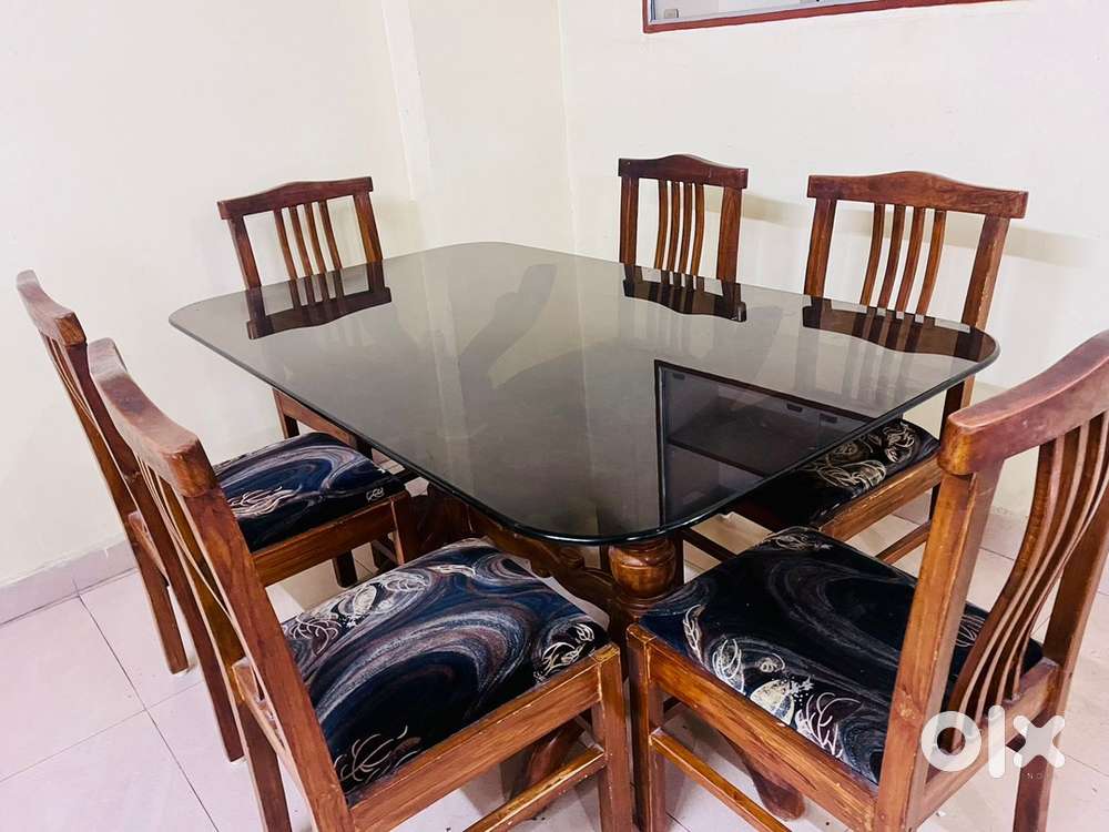 Dinning Table with 6 chairs