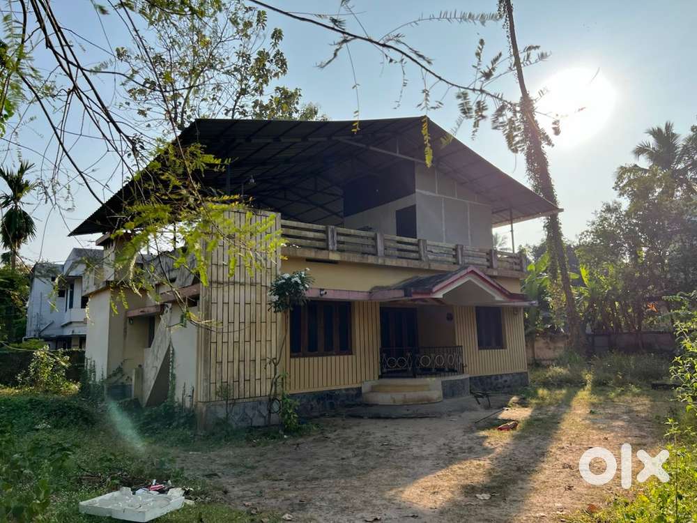28.5 സെന്റ് & 4BHK വീട് – രണ്ടാംകുട്ടി, ചെരിയിൽ ക്ഷേത്രത്തിന് പിന്നിൽ