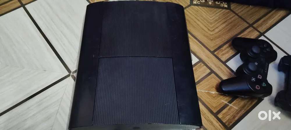 PS3 SUPER SLIM WITH 2 REMOTE AND 20+ GAMES
