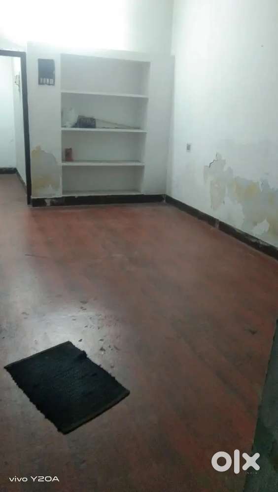 810sq 3rooms hall office for rent