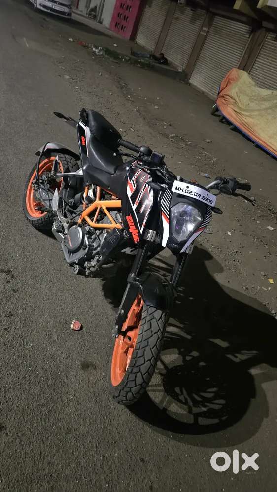 The Bike Zone Nashik Sarda circle available KTM duke 390