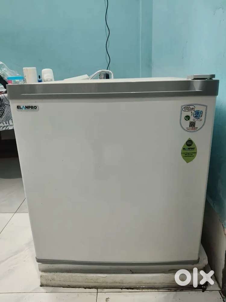 Mini cooler or fridge