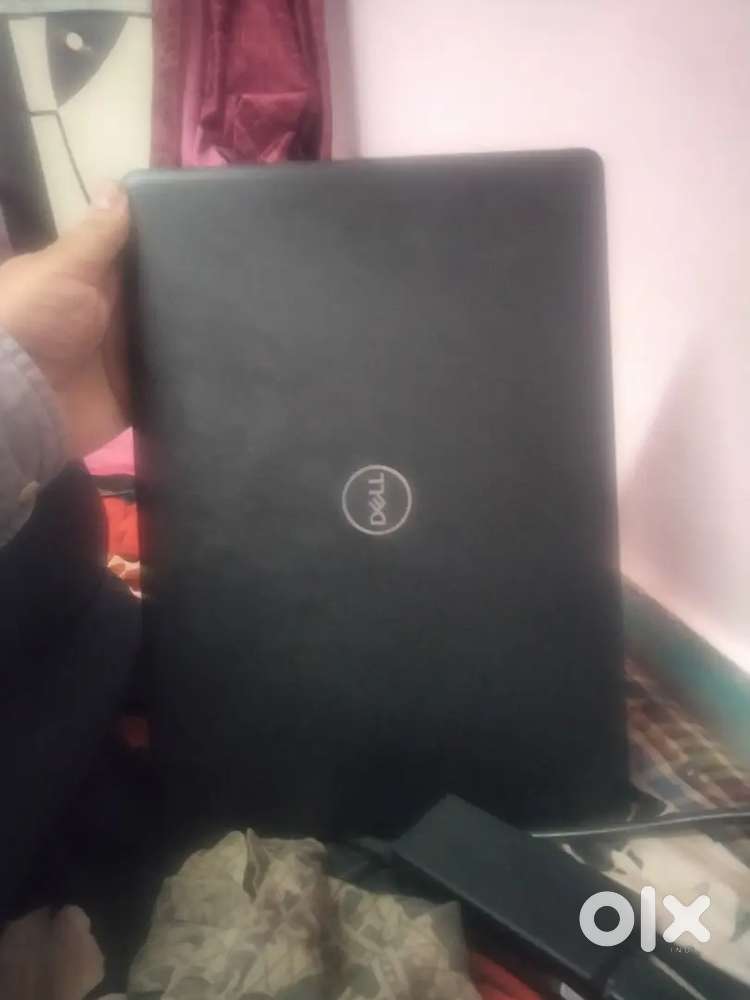 Selling dell laptop i5 8 gb 256 ssd 10 gen