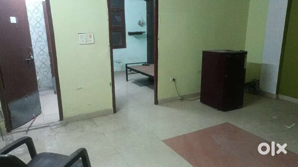 1 bhk 3rd floor spacious built on Roof in  Sec 5 Vaishali GZB