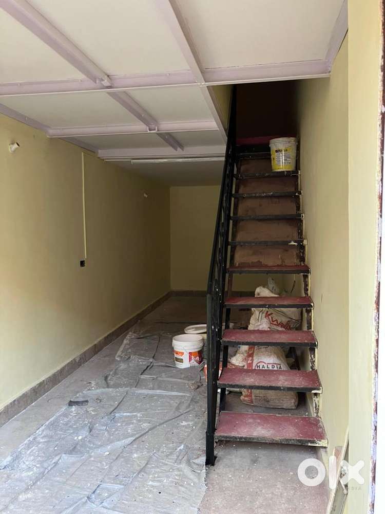 Double heighted shop available for rent