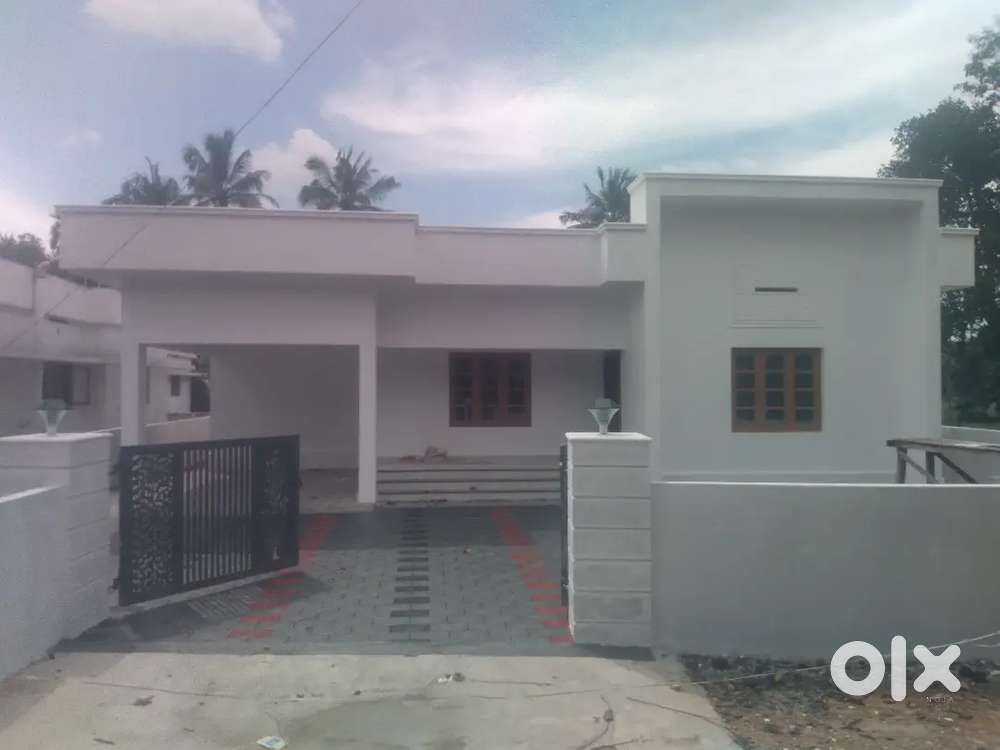 Companepade 47ലക്ഷം 3ബഡ്‌റൂം അറ്റാച്ഡ് കേണർ വെള്ളം