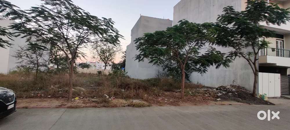 West Garden facing plot for sell in Labham Park.