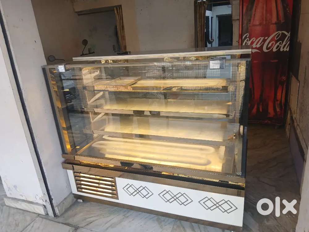 5fitta colling sweet and backery counter