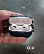 Wireless bluetooth earbuds with cover