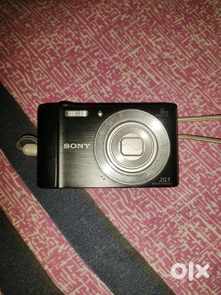 Sony Camera 20 MP , 6× optical zoom