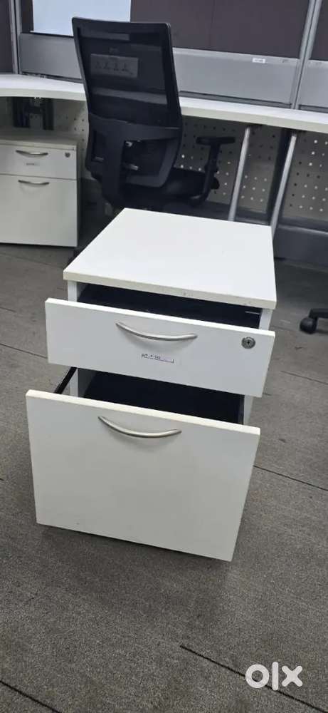 Pedestal box