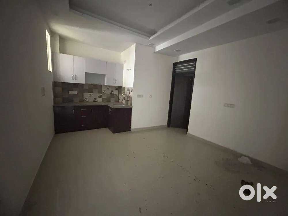 Pareena om apartment sec 112