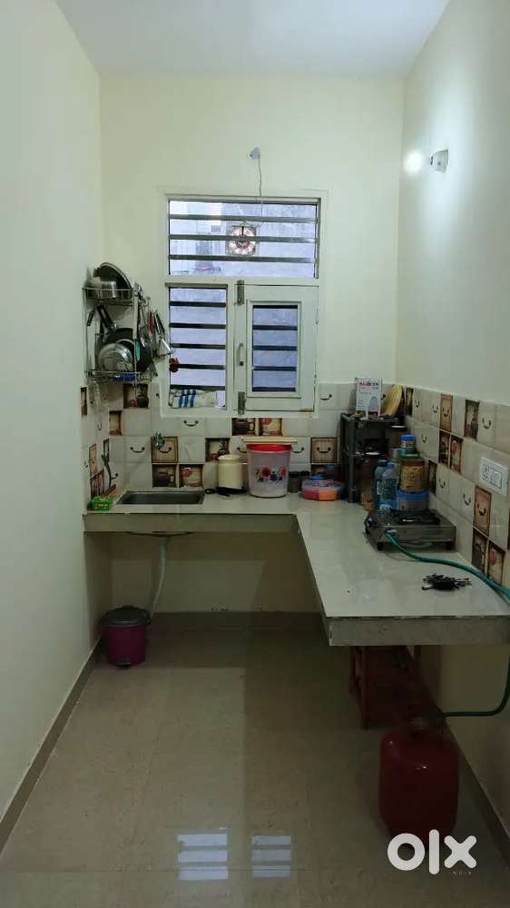 Roommate required