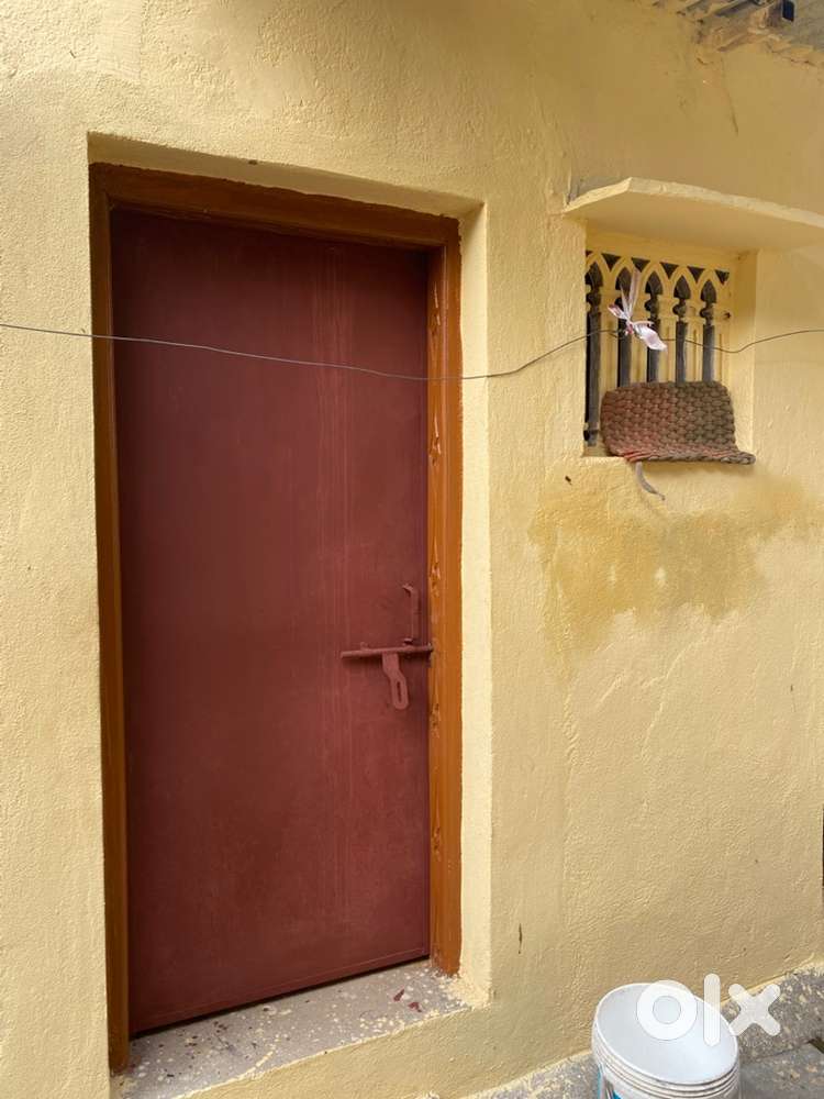 Rooms for rent available