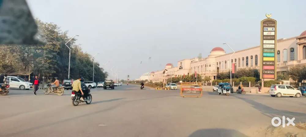 गोमती नगर एक्सटेंशन में ग्रीन कॉरिडोर वन वर्ल्ड के पास प्लॉट