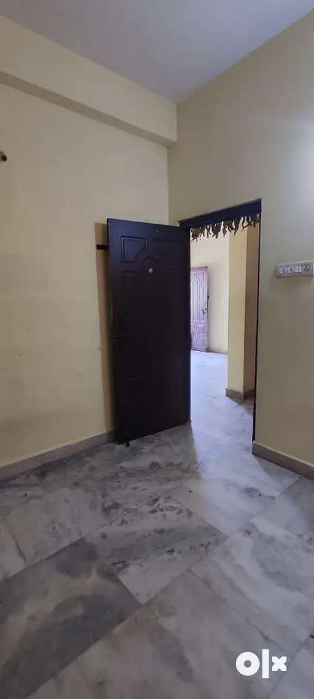 2bhk flat is available for rent on main road