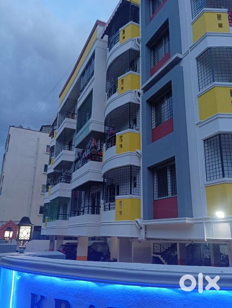 Park facing, Furnished, spacious 3 BHK on best price