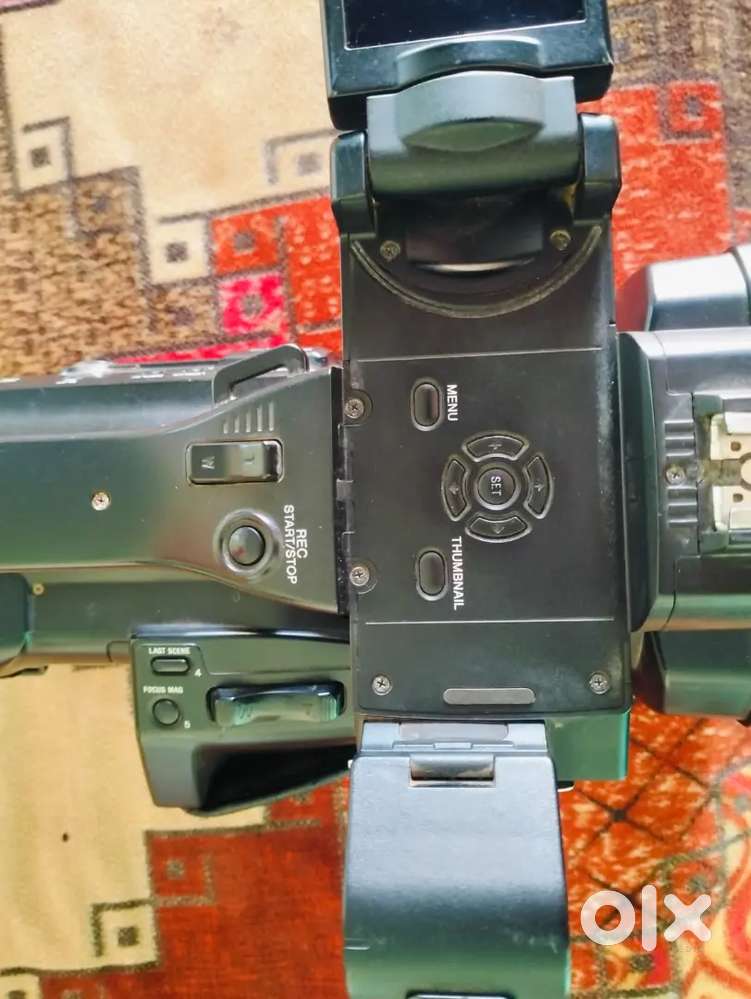 Nx100 new condition 4 battery charger 1 dc light