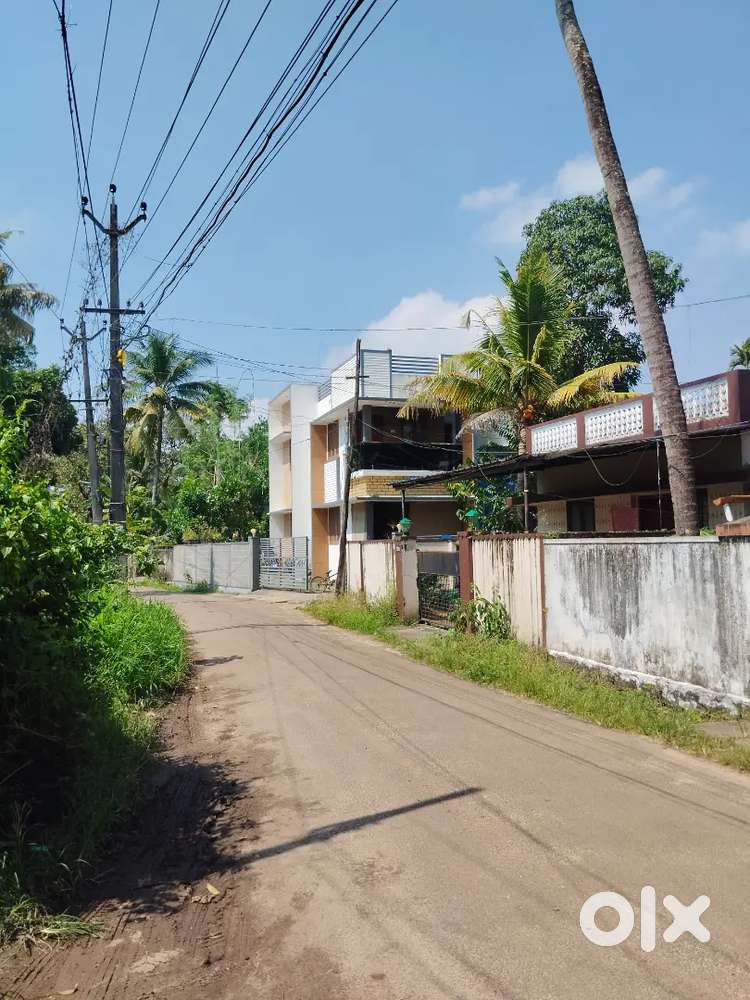 Udayumperur Road frontage 6 cent 6.75 lakh