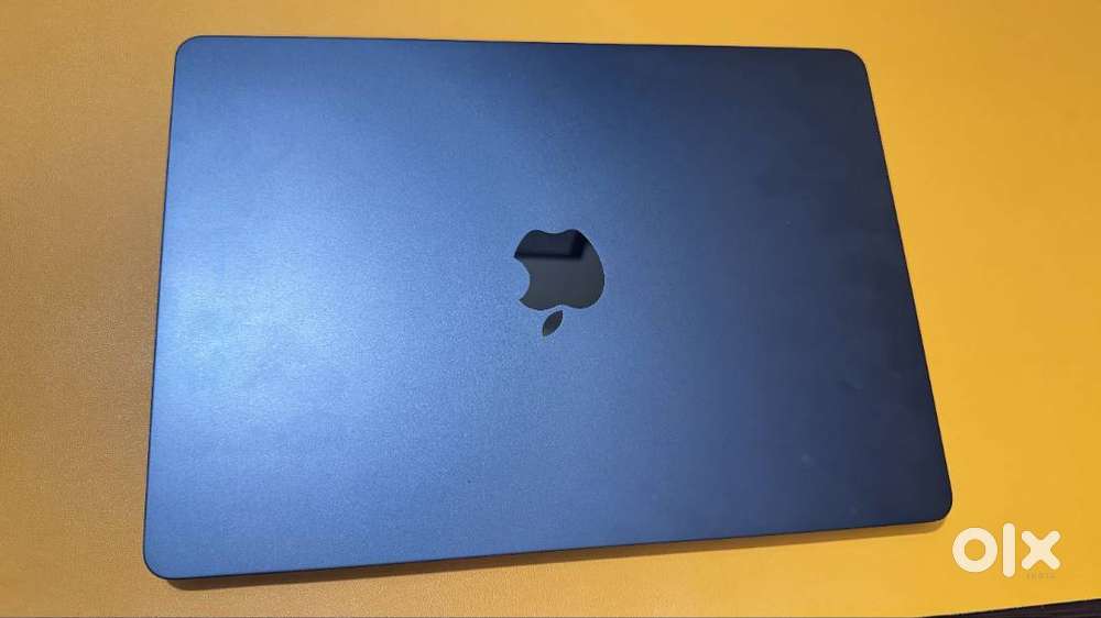 Selling My 5-Month-Old MacBook Air (2025 Model) – 24GB RAM / 512GB SSD