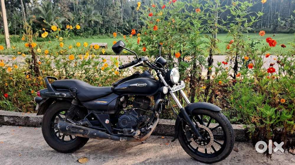Bajaj Avenger 150 street