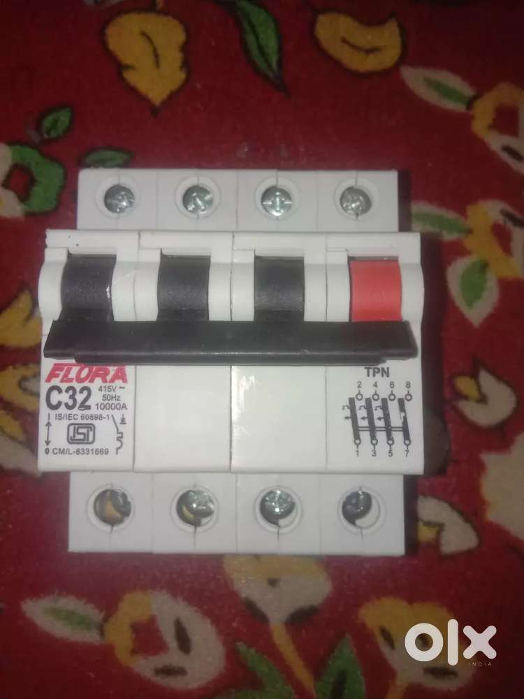 Flora c32 4 poll mcb plus pritam mcb double door box