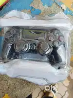 Wireless game controllers PS4