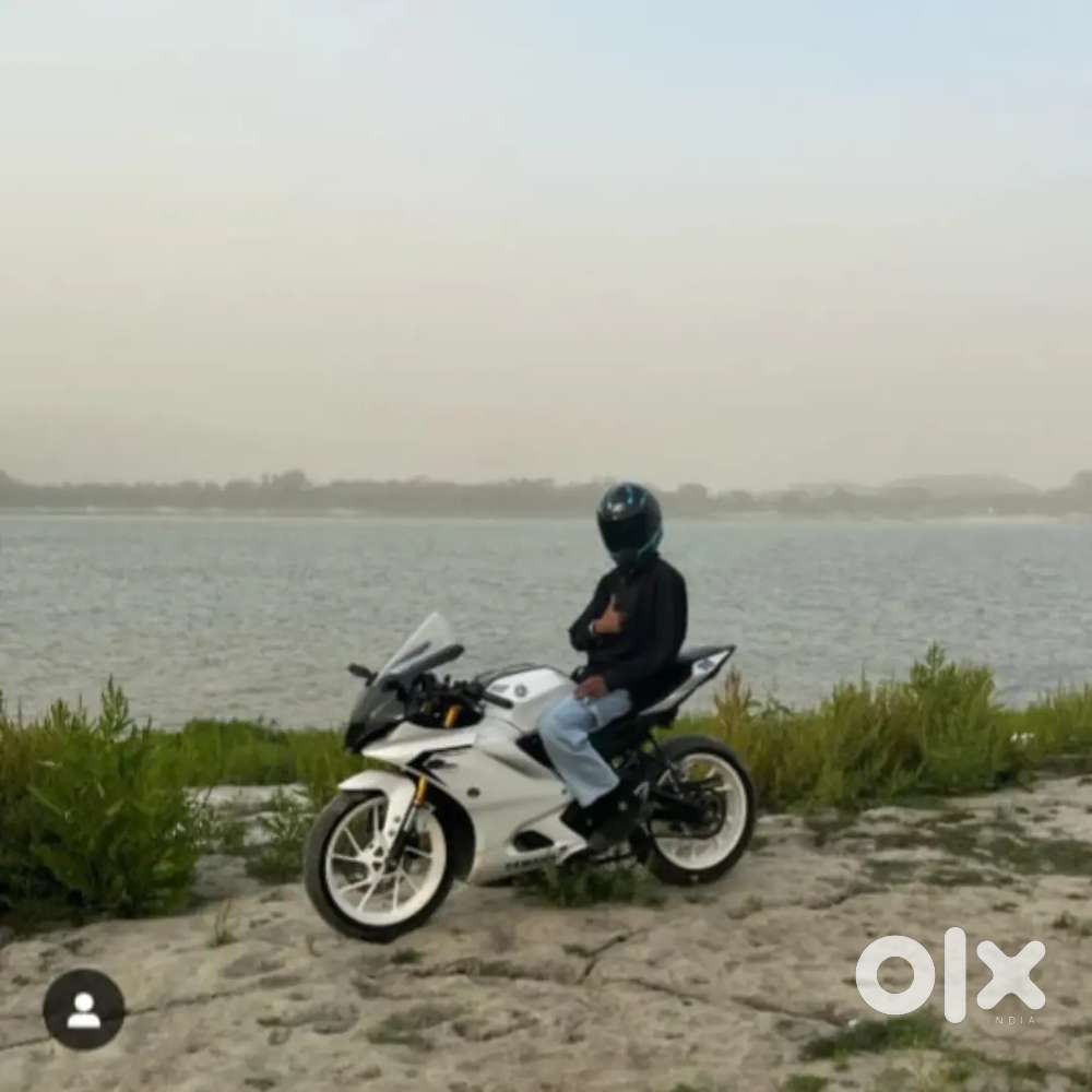 YAMAHA R15 V4,