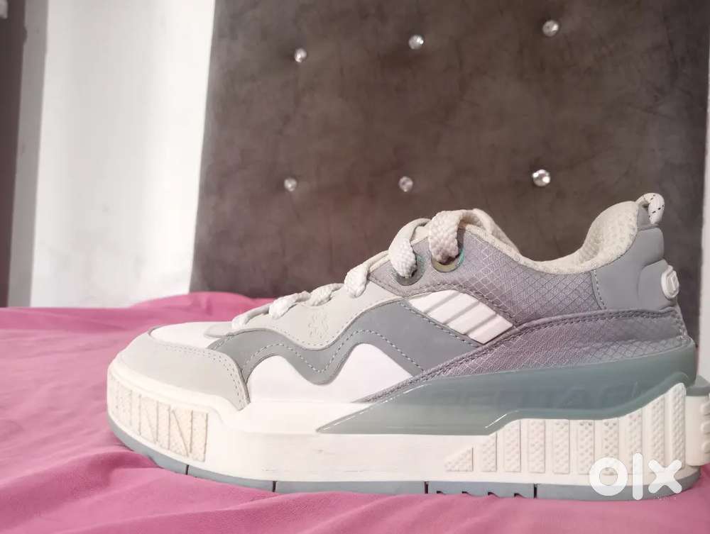 Redtape Sneakers with original Bill box