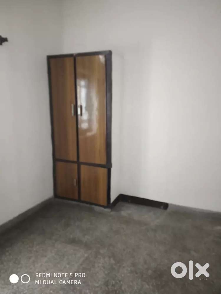 Ground floor Seprate entry 2 Rooms Kitchen Washroom Employes preferred