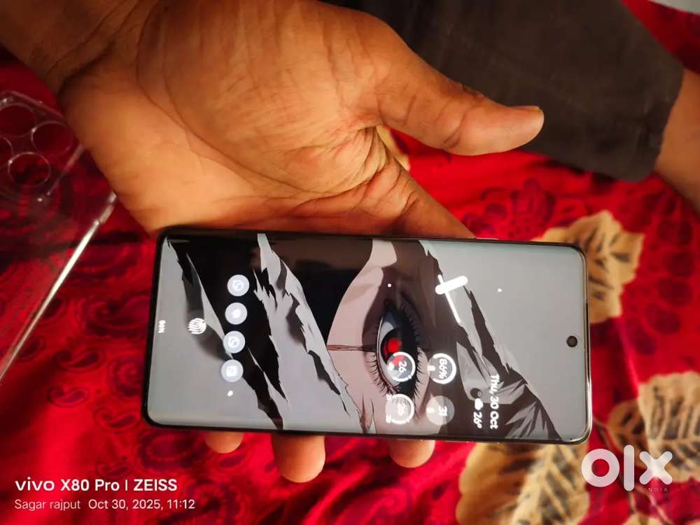 Moto edge 60 pro only 1 month old 8 256gb scratch less