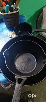 3 pieces of cast iron cookware at just 4000..Branded (Meyer)