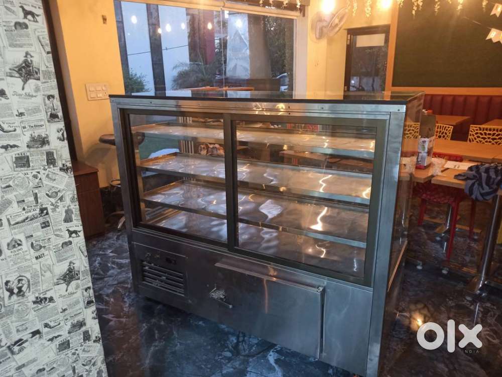 CAKE DISPLAY COUNTER 5X2X4